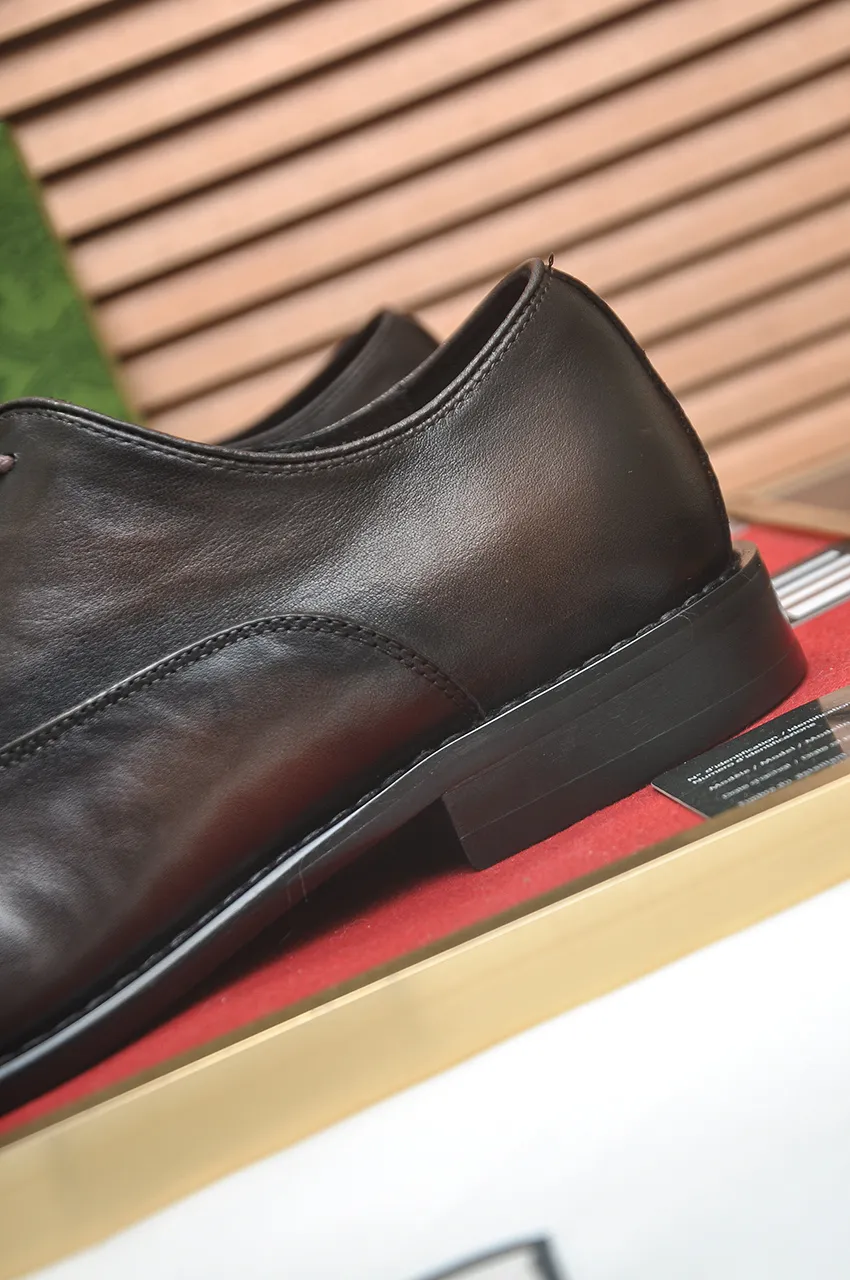Men's shoes 💰580💶 Brand: GUCCI (Gucci) Standard code: Men's code 38/44 (45 can be customized) Grade: Same as the official website Original quality Material: Original cowhide Water-dyed cowhide lining Original rubber outsole Style category: Men's fashionable casual leather shoes Distinguished big-name luxury elements Top luxury Color: Actual picture